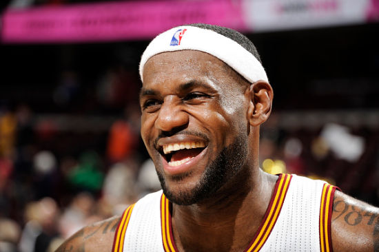 末节贡献12分 阿门：我们抢下篮板后快速推进 真正提速拉开比分（阿门末节12分：抢板后快速推进，提速扩大分差）