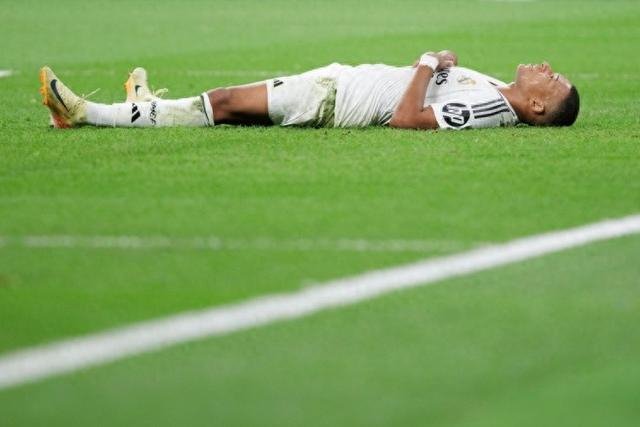 卡恩：纳格尔斯曼应该停止试验；拜仁和于帕续约的代价很昂贵（卡恩：纳格尔斯曼别再试阵；拜仁与于帕续约成本高昂）