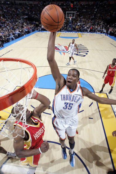 意媒：梅努是那不勒斯中场引援首选，备选方案包括弗拉泰西（意媒：那不勒斯中场补强首选梅努，弗拉泰西列入备选）