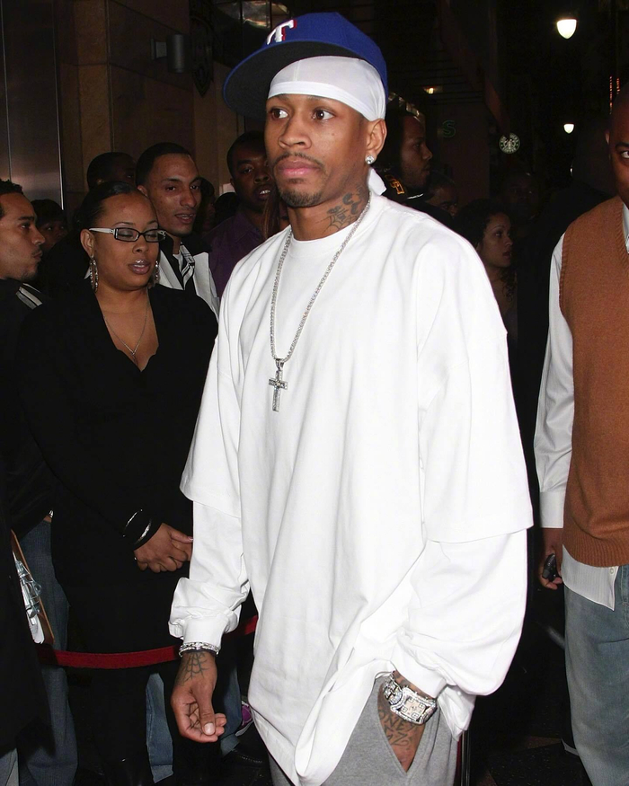 克罗斯评历史最佳11人：C罗左边锋，梅西前腰，马尔蒂尼入选（克罗斯评选史上最佳11人：C罗司职左翼，梅西担任前腰，马尔蒂尼在列）