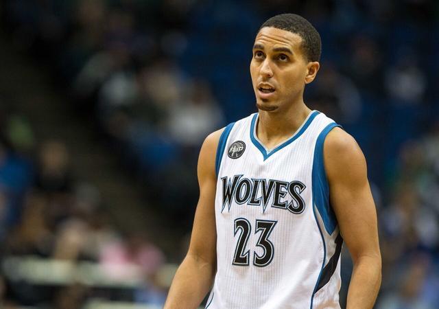 火三疯+湖三崩！东契奇两罚全丢 火箭阿门小贾杀穿湖人领先到20分（火箭第三节发飙湖人崩盘！东契奇两罚不中，阿门与小贾打爆湖人一度领先20分）