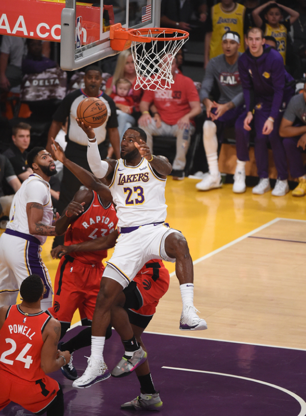 理查德·杰弗森：詹姆斯是一位优质领袖，他很会与队员相处（理查德-杰弗森：詹姆斯是顶级领袖，善于与队友相处）