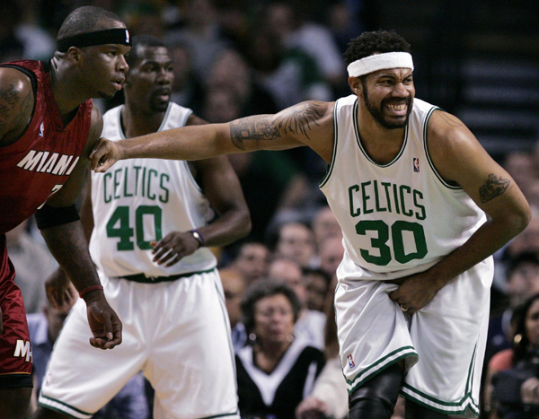 进球+造乌龙，麦克托米奈当选那不勒斯2-0卡拉巴赫全场最佳（麦克托米奈一球一造乌龙，那不勒斯2-0卡拉巴赫之战当选全场最佳）