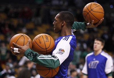 本以为会摆烂一年的绿军现在东部第4 塔图姆还有可能本赛季复出（曾被认为会摆烂的绿军已升至东部第4，塔图姆有望本季归来）