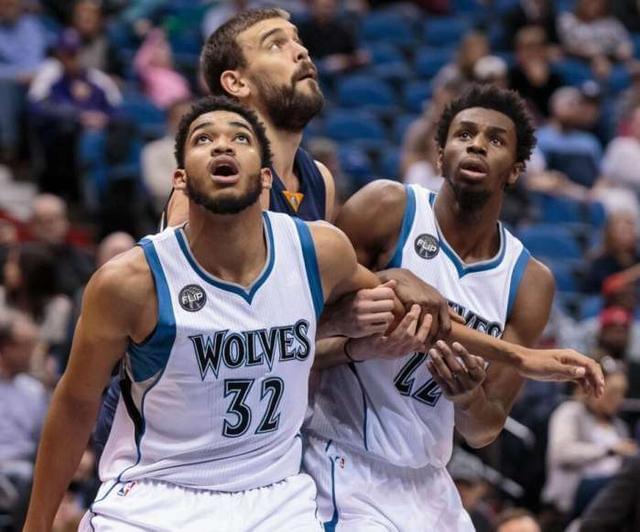 库里30秒手把手投篮教学，揭秘篮球高手的秘密技巧（30秒跟库里学投篮：解密顶尖球手的独门技巧）