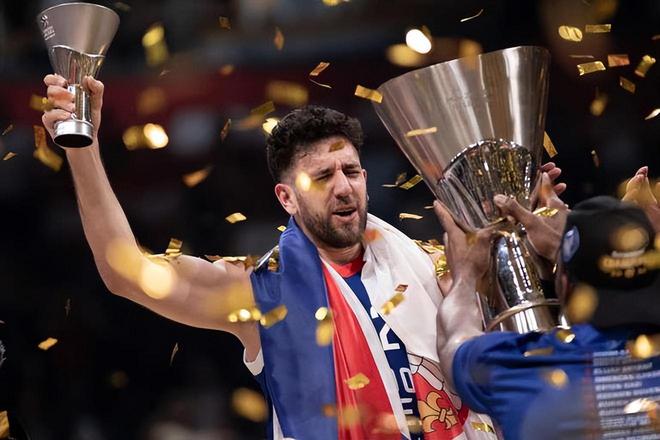 鹈鹕官方确认：赫伯特·琼斯崴脚伤退不会回归（鹈鹕官宣：赫伯特·琼斯因脚踝扭伤提前退场，本场比赛不再出战）