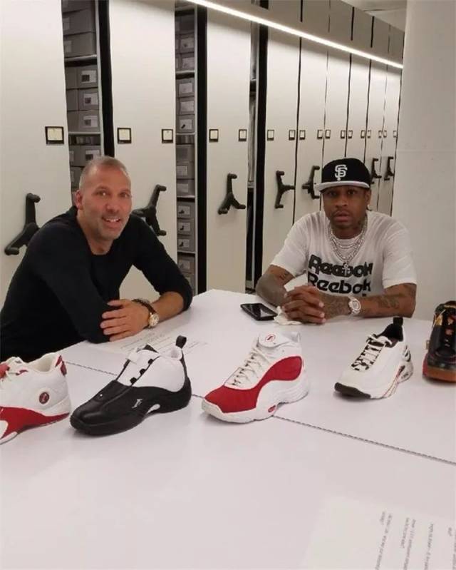 记者：乌尔赖希预计将在赛季结束后退役，留在拜仁任职（记者：乌尔赖希或于赛季末挂靴，转任拜仁岗位）