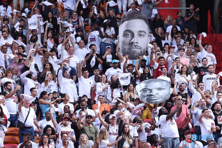 阿隆索：皇马右后卫的选择范围很广；进攻需要全队共同努力（阿隆索：皇马右后卫人选充足，进攻须全队发力）