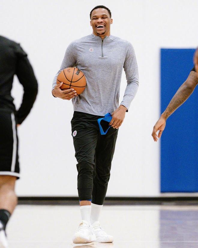 谁是联盟最佳？文班：SGA或字母哥，等我重返赛场就会是我（谁是联盟第一？文班亚马：现在是SGA或字母哥，我回归后就是我）