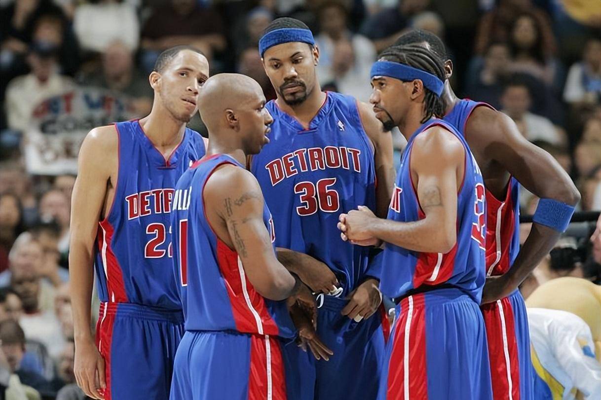 阿斯：皇马在伯纳乌45号门开设美食街区，汇聚超20家美食商户（阿斯：皇马在伯纳乌45号门打造美食街，集结20余家餐饮品牌）