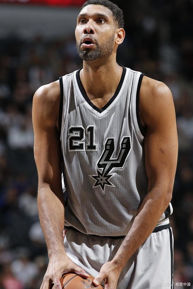 旧将：维尼修斯表现没达到他的续约要求，多数皇马球员也这样（前队员：维尼修斯的表现配不上其续约要价，多数皇马球员也如此）