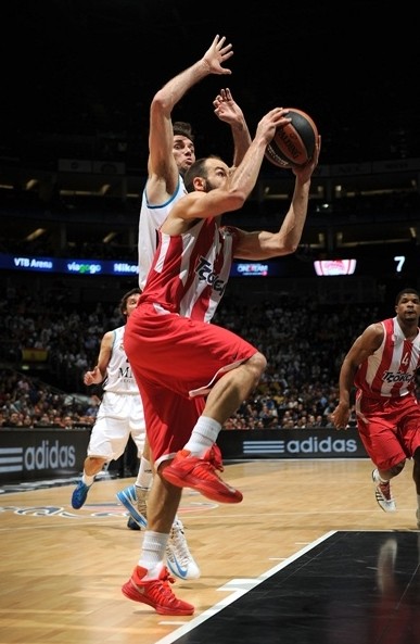 外媒：马拉多纳的宝马i8进行拍卖，起拍价1万欧元（外媒报道：马拉多纳曾拥有的宝马i8开拍，起拍价1万欧元）